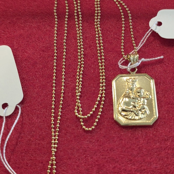 18K Real Gold Religious Necklace - Picture 2 of 4